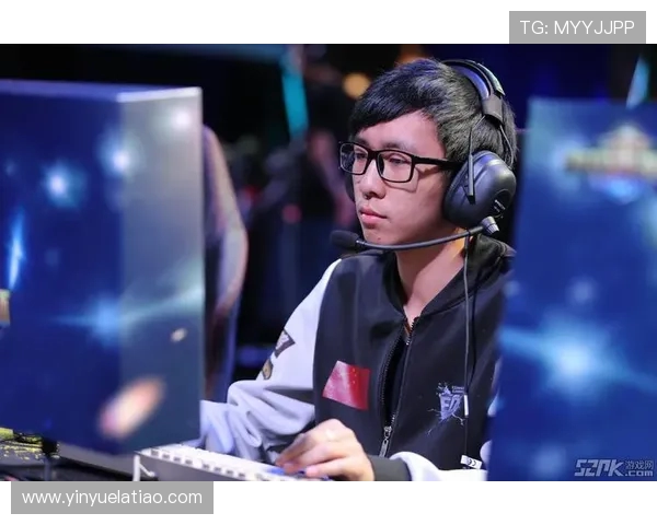 哈维西蒙斯的足球之路：从青训天才到职业赛场的闪耀明星